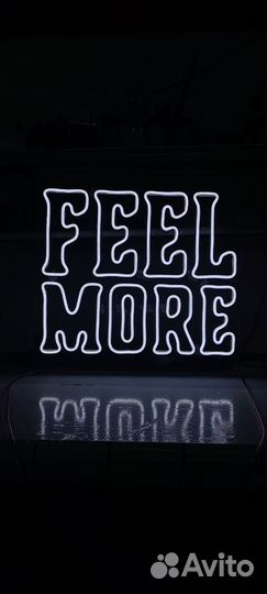 Неоновая рекламная вывеска