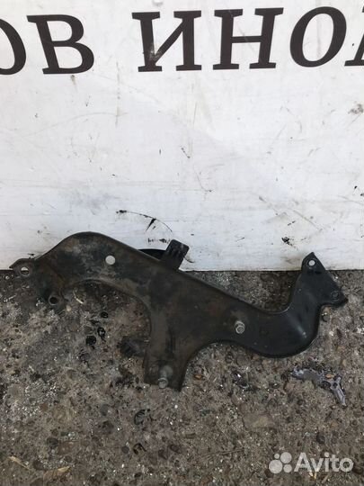 Кронштейн Nissan Pathfinder