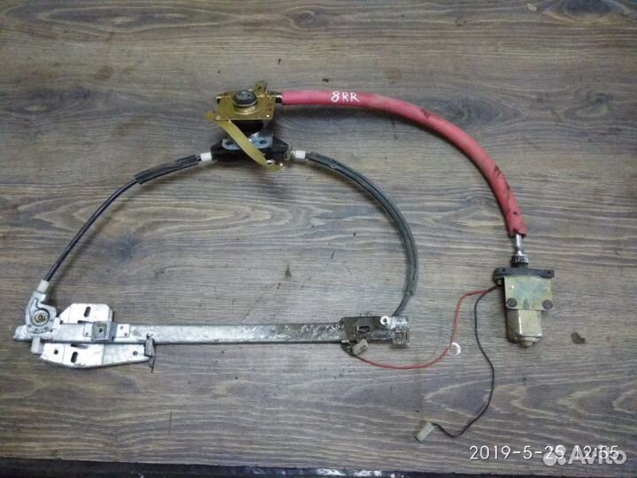 Стеклоподъемник задний левый Volkswagen Passat B3