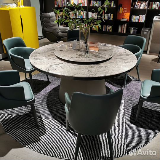 Стол с отделкой из микрофибры Murray