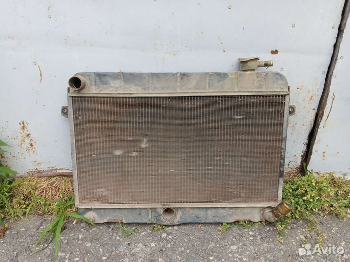 Радиатор на ниву