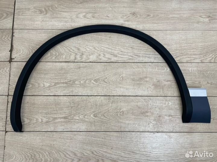 Накладка колесной арки передняя левая Vw Touareg 2