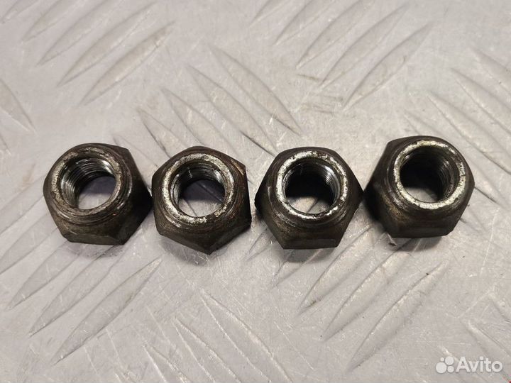 Болт Nissan Primera P10 1996 40224EJ20A