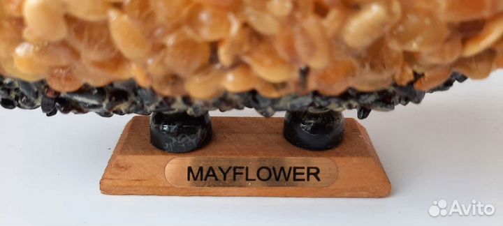 Корабль парусник модель Mayflower янтарь