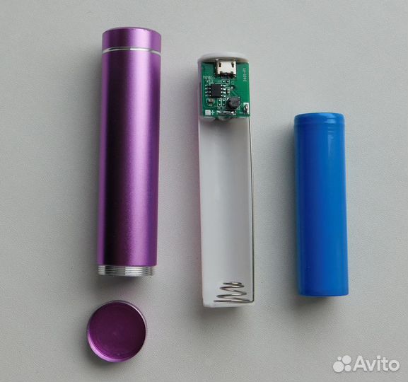 Небольшой внешний аккумулятор (powerbank)