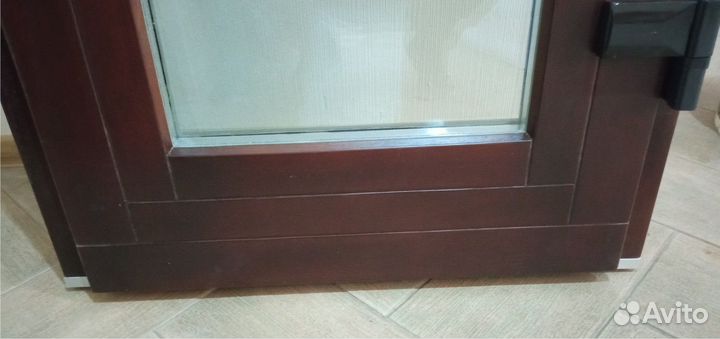 Дверь массив с коробкой.Новая остеклённая