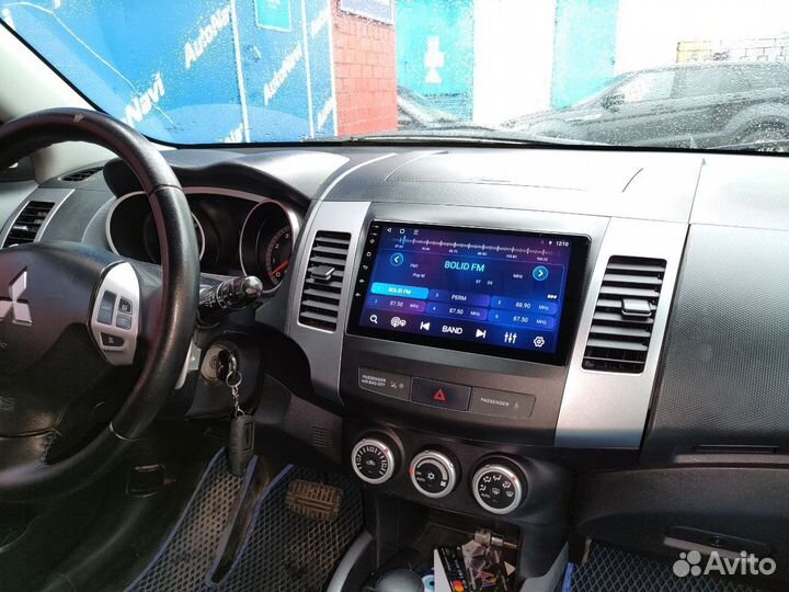 Магнитола Mitsubishi Outlander XL, есть Teyes