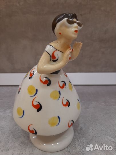 Фарфоровая статуэтка Сплетница лзфи