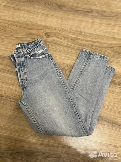 Джинсы mom fit stradivarius