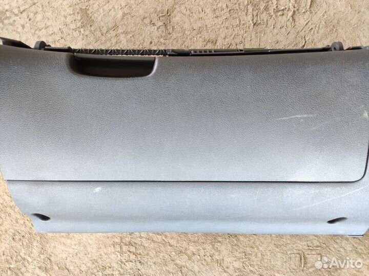 Бардачок Skoda Octavia A5 2012