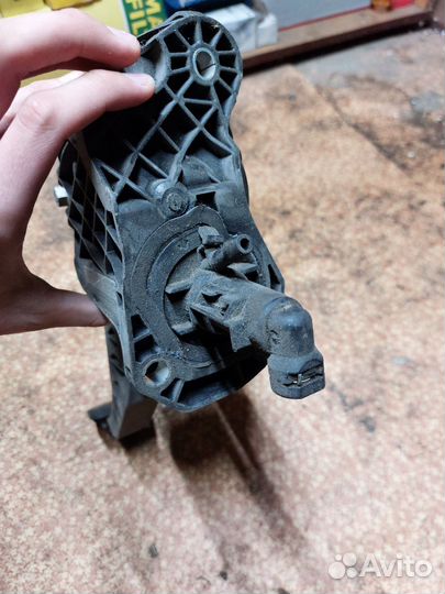 Педаль сцепления VW Passat B6