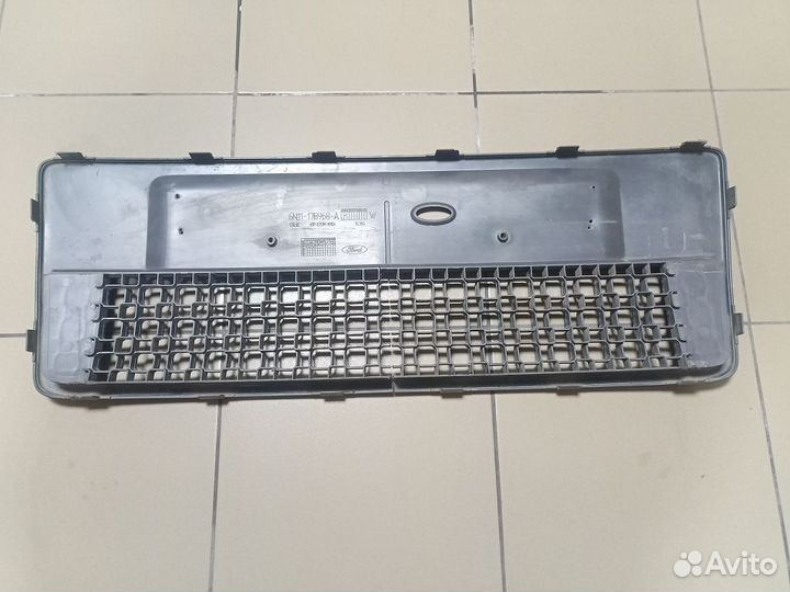 Ford Fusion Решетка в бампер центральная
