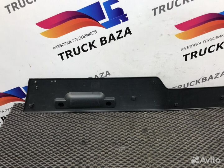 81629300157 Накладка потолка левая