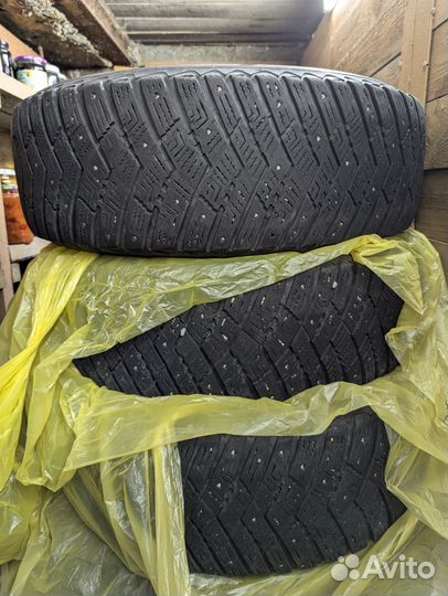 Goodyear UltraGrip Ice Arctic SUV 225/65 R17 102T