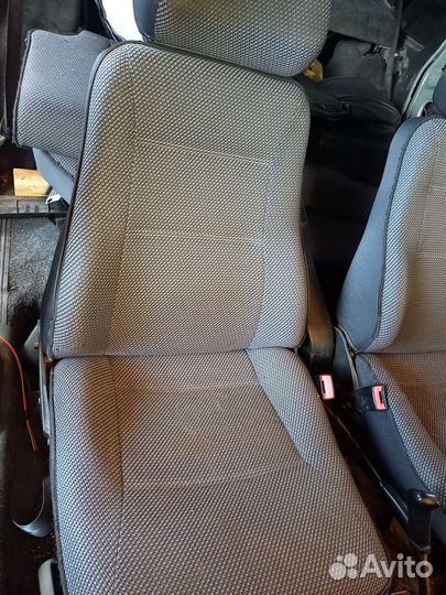 Передние сиденья ваз 2115