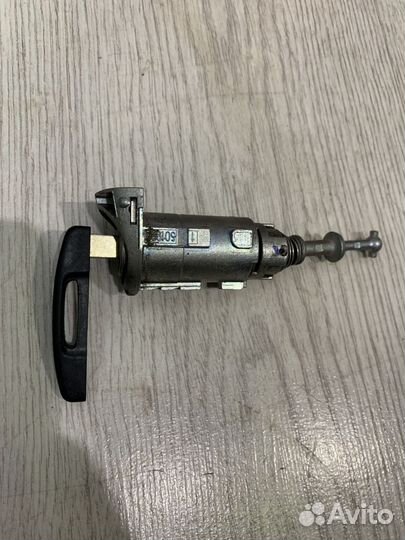 Личинка замка двери Renault kaptur Лев