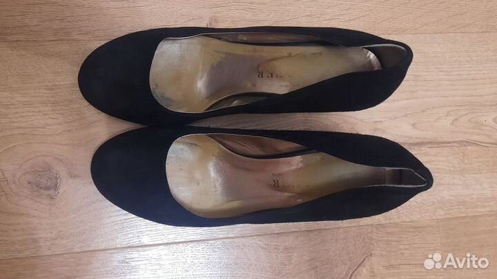 Чёрные туфли на танкетке