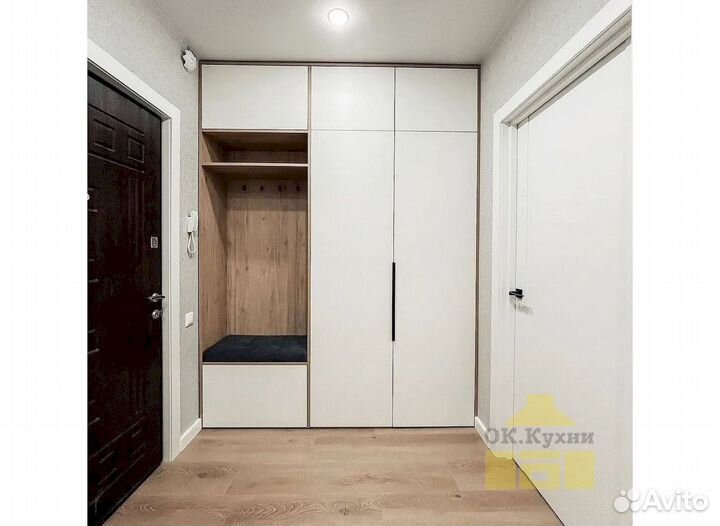 Дверный шкаф