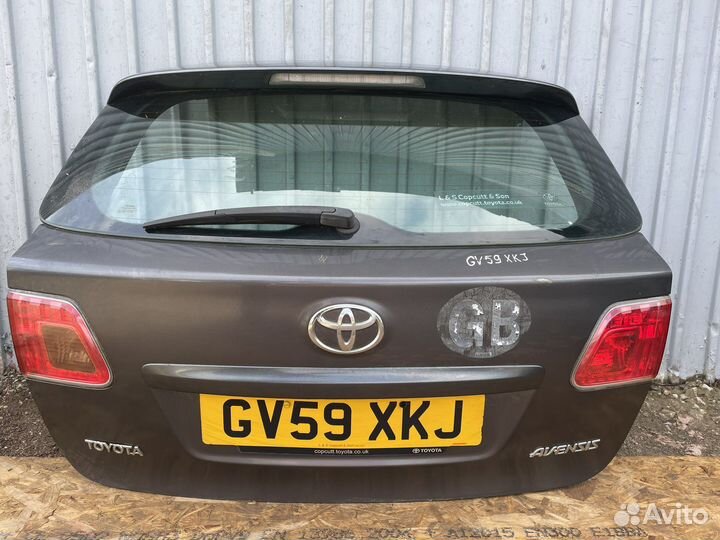 Крышка багажника toyota avensis 2012-2015