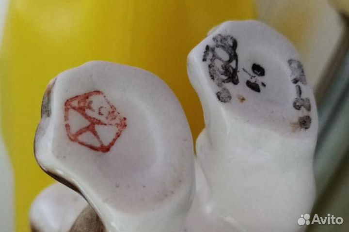 Фигурка фарфоровая такса лфз 1970 год