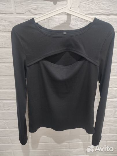 Кофта с вырезом