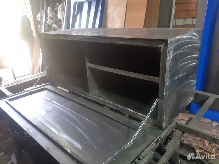 Инструментальный ящик на полуприцеп (125х50х50)