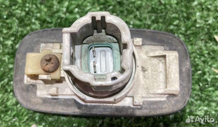 Повторитель передний Nissan Maxima