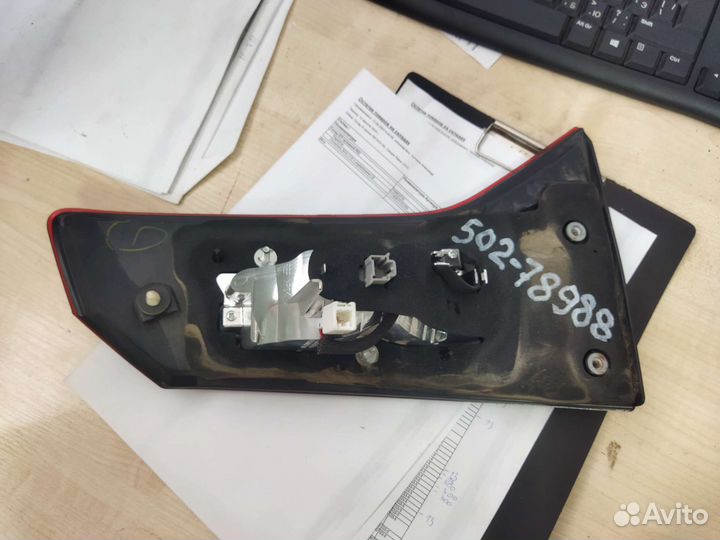 Фонарь задний правый в крышку багажника Acura MDX