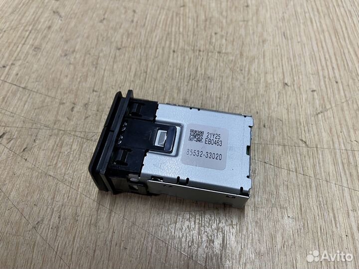 USB зарядка Toyota Camry 75