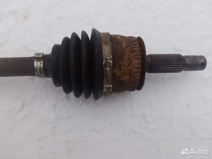 Привод правый Kia Cerato 1