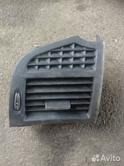 Дефлектор воздушный передний правый Mercedes-Benz