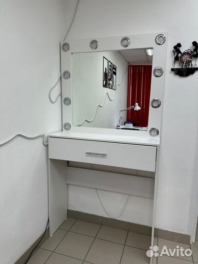 Рабочее место бровиста, визажиста