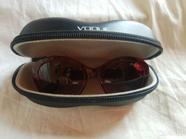 Противосолнечные очки Vogue