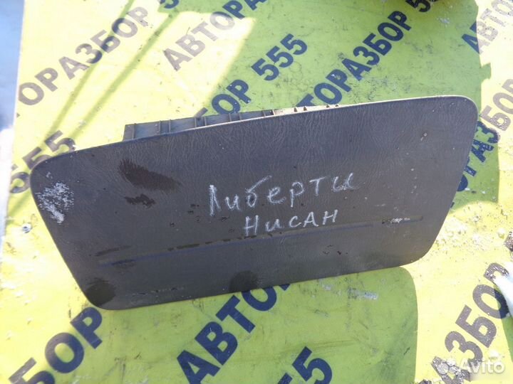 Заглушка в торпедо Nissan Liberty 1998-2004