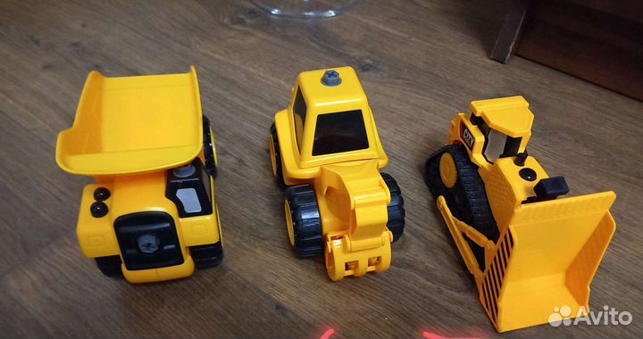Бульдозер, бензовоз, паровозик и другие игрушки