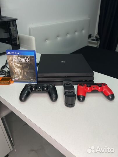 Sony playstation 4 PS4 pro, 2 джойстика, 1 диск