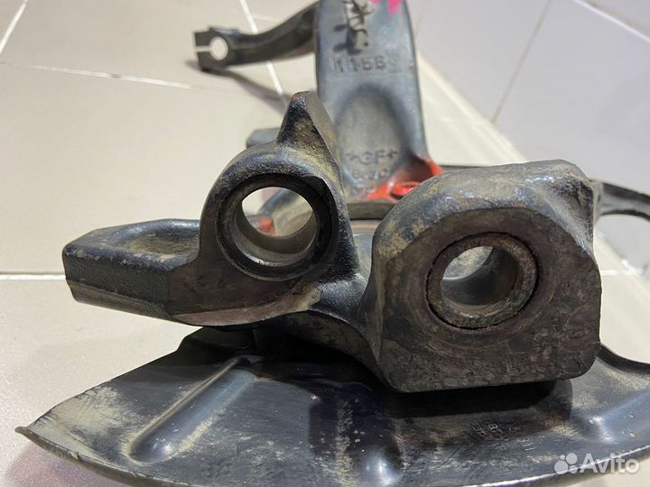 Ступица передняя левая Volkswagen Phaeton 2006