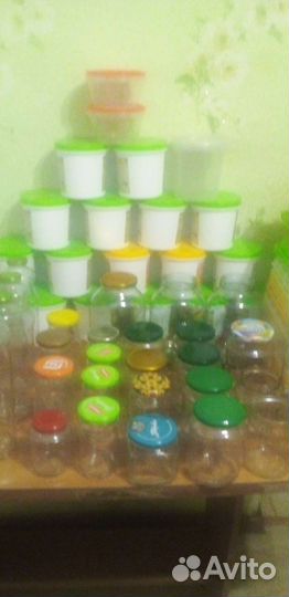 Стеклянные бутылки и банки