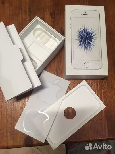Коробка от iPhone se 2018