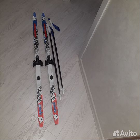 Лыжи беговые детские 130 см и лыжные ботинки