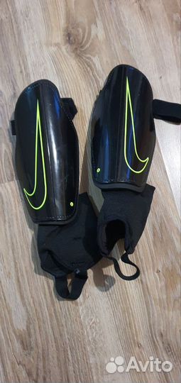 Защита голени футбол nike