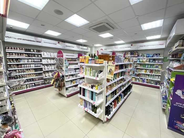 Витрины, есть Арендатор, метро 15 м