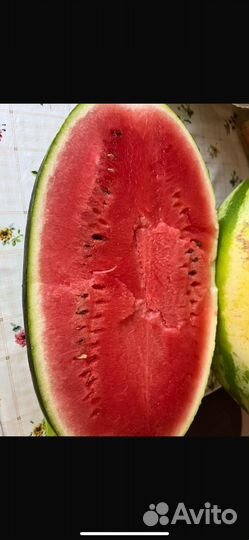 Свежая клубника и фрукты