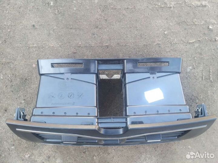 Центральная рамка воздуховода LADA Granta