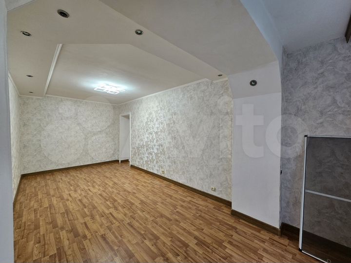 2-к. квартира, 54 м², 2/5 эт.