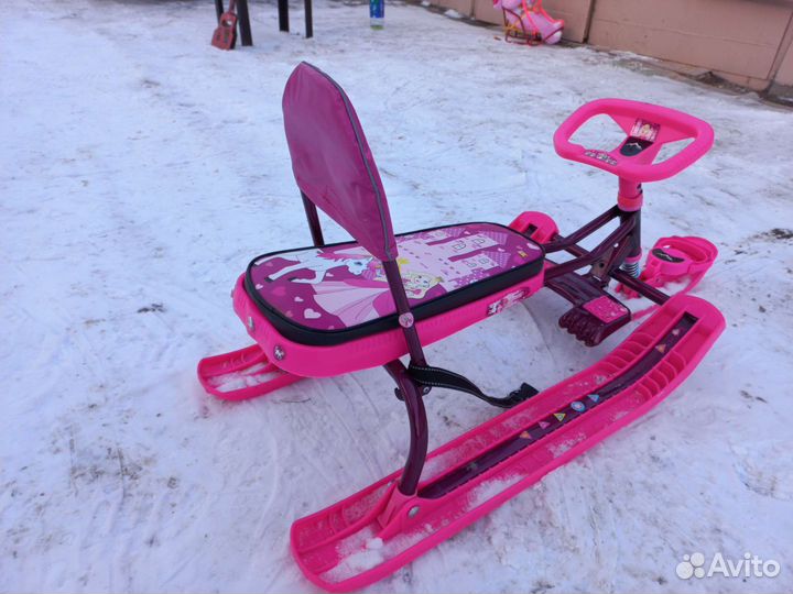 Детский снегокат со спинкой