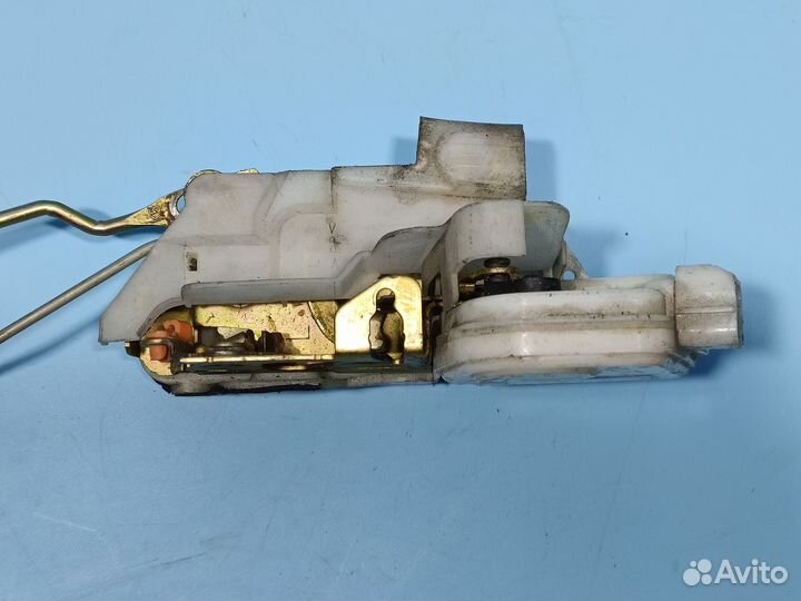 Замок двери передний левый Mitsubishi Outlander