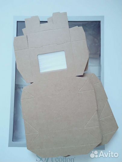 Коробка подарочная с окном