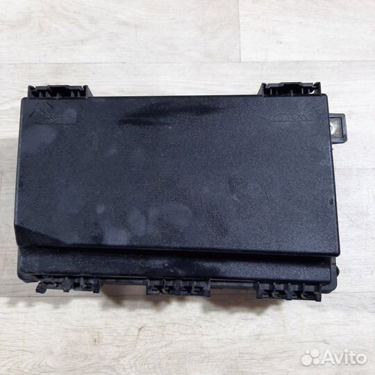 Блок предохранителей Opel Astra H хэтчбек 2005