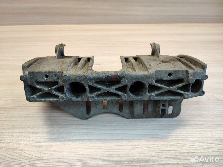 Кронштейн впускного коллектора Renault Duster